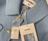Женский шерстяной жакет Chanel голубой с золотыми пуговицами 2025