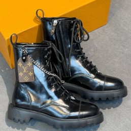 Женские кожаные ботинки Louis Vuitton District Ranger черные глянцевые 2025
