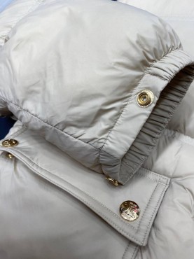 Женский пуховик Celine с логотипом бежевый 2025