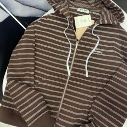 Женская толстовка на молнии Miu Miu коричневая в полоску 2025