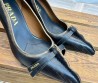 Женские кожаные туфли Prada черные с потертостями каблук 8 см 2025