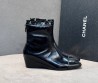 Женские кожаные ботильоны Chanel черные на танкетке 2025