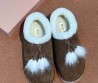 Женские замшевые ботинки Miu Miu на меху темно-коричневые с кисточками 2025