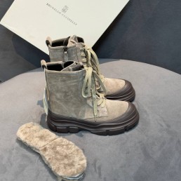 Женские замшевые ботинки Brunello Cucinelli бежевые с меховой стелькой 2025