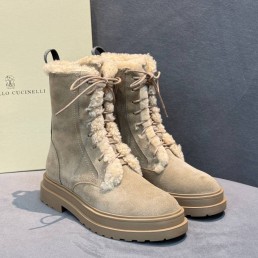 Женские замшевые ботинки Brunello Cucinelli бежевые на овчине 2025