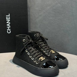 Женские текстильные кеды Chanel черные с лакированным носом 2025