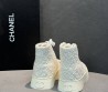 Женские текстильные кеды Chanel белые с лакированным носом 2025