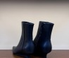 Женские кожаные ботильоны Toteme черные на танкетке 2025