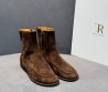 Женские укороченные замшевые сапоги The Row коричневые 2025