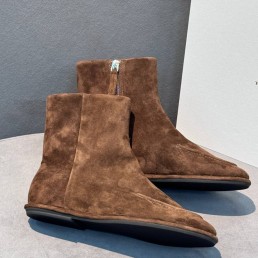 Женские укороченные замшевые сапоги The Row коричневые 2025