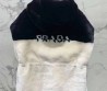 Женский жилет Prada черно-белый с мехом 2025