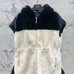 Женский жилет Prada черно-белый с мехом 2025