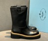 Женские кожаные сапоги Prada черные каблук 4 см 2025