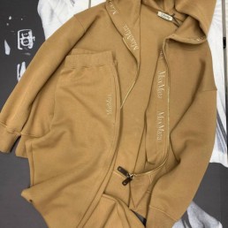 Женский спортивный костюм Max Mara бежевый 2025