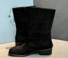 Женские замшевые укороченные сапоги Prada черные каблук 4 см 2025
