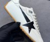 Женские кожаные кроссовки Golden Goose белые с черной звездой 2025