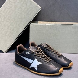 Женские кожаные кроссовки Golden Goose черные с белой звездой 2025