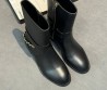 Женские кожаные сапоги Chanel черные с цепочкой 2025