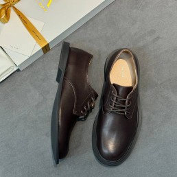 Женские кожаные ботинки The Row коричневые на шнурках 2025