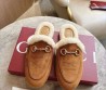 Женские замшевые мюли на овчине Gucci коричневые 2025