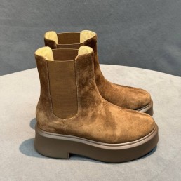 Женские замшевые ботинки на меху The Row коричневые 2025