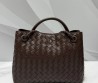Женская кожаная сумка Bottega Veneta 30х23х16 коричневая 2025