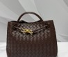 Женская кожаная сумка Bottega Veneta 30х23х16 коричневая 2025
