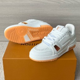 Мужские кожаные кроссовки Louis Vuitton Trainer белые с оранжевой подошвой 2025