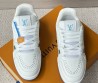 Мужские кожаные кроссовки Louis Vuitton Trainer белые с синей подошвой 2025