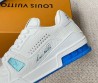 Мужские кожаные кроссовки Louis Vuitton Trainer белые с синей подошвой 2025