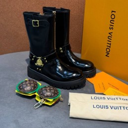 Женские кожаные сапоги Louis Vuitton & Timberland черные лакированные 2025