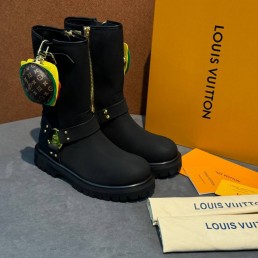 Женские кожаные сапоги Louis Vuitton & Timberland черные матовые 2025