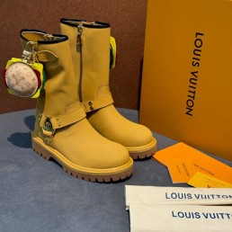 Женские кожаные сапоги Louis Vuitton & Timberland бежевые матовые 2025