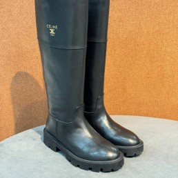 Женские кожаные сапоги Celine черные на тракторной подошве 2025
