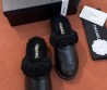Женские кожаные мюли Chanel черные с мехом 2026