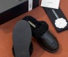 Женские кожаные мюли Chanel черные с мехом 2026
