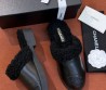 Женские кожаные мюли Chanel черные с мехом 2026