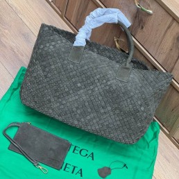Женская замшевая сумка Bottega Veneta серая 40х28 2026