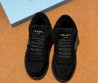Женские замшевые кроссовки Prada черные с мехом 2026