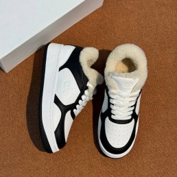 Женские кожаные кроссовки с мехом Alo Yoga белые с черным 2026