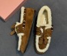 Замшевые лоферы Miu Miu коричневые с мехом 2026