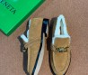 Замшевые лоферы с пряжкой Bottega Veneta коричневые с мехом 2026