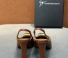 Женские кожаные туфли Giuseppe Zanotti коричневые с золотой пряжкой каблук 8,5 см 2026