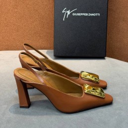 Женские кожаные туфли Giuseppe Zanotti коричневые с золотой пряжкой каблук 8,5 см 2026
