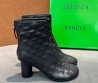 Женские кожаные ботильоны Bottega Veneta черные с эффектом плетения 2026