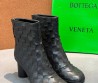 Женские кожаные ботильоны Bottega Veneta черные с эффектом плетения 2026