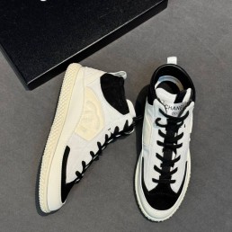 Женские замшевые кеды Chanel белые с черным 2026