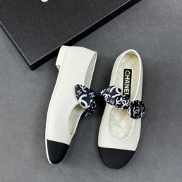 Женские кожаные балетки Chanel белые с текстильными вязками 2026