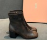 Женские кожаные ботильоны Miu Miu коричневые каблук 6,5 см 2026