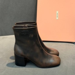 Женские кожаные ботильоны Miu Miu коричневые каблук 6,5 см 2026